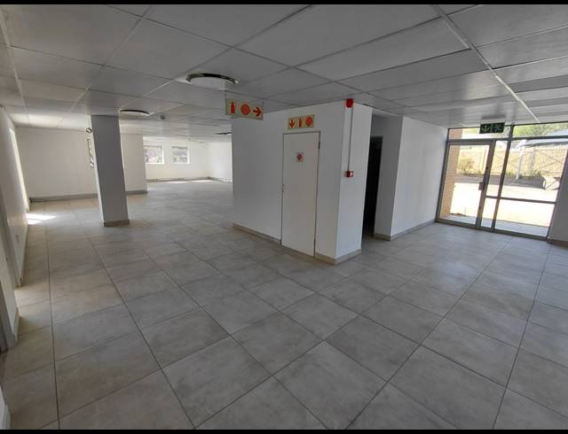 1,011M² OFFICE TO LET IN HALFWAY GARDENS